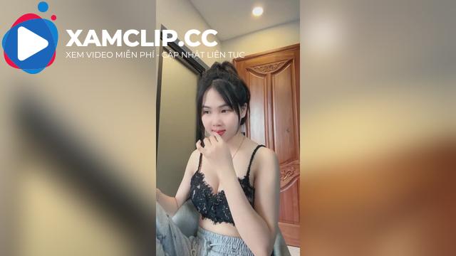 Idol tiktok Hoàng Thảo 2003 lột đồ khoe bánh bao