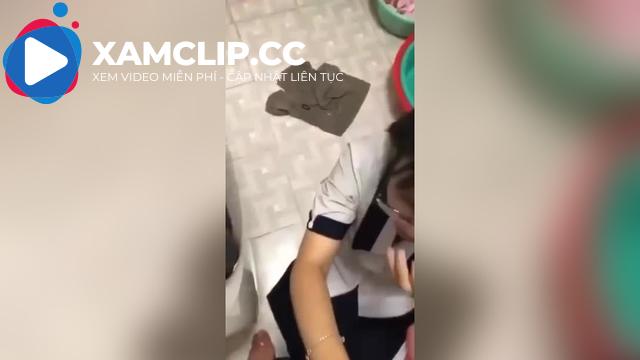 Cậu mợ vắng nhà có tí mà mày rủ em nó chơi trò mất dạy vậy à cháu?