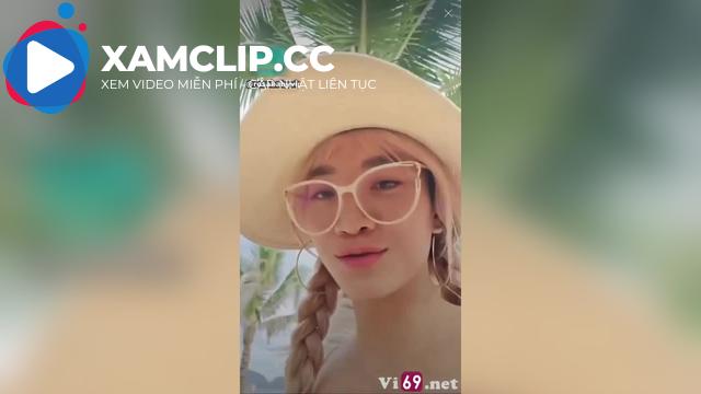 Em trai được rosababyvip HJ ngoài bờ biển còn đòi lấy quần lót của chị