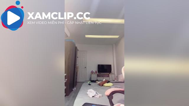 Lại là Linh Dangiu và chiếc mũ cá mập đớp xu donate LIVE của các anh trai