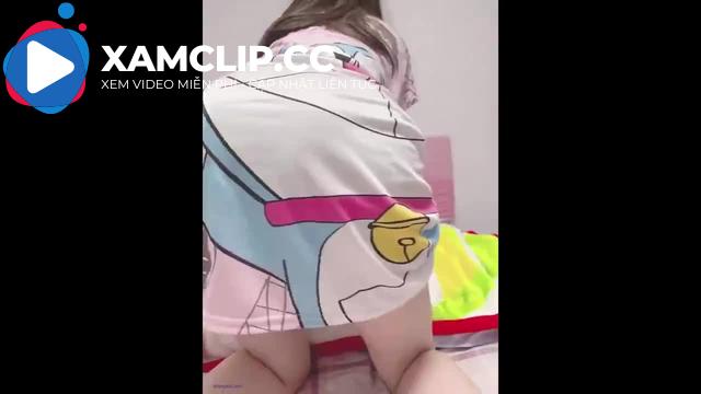 Đang chuẩn bị đi ngủ thì con em họ ngây thơ chổng mông chào mời #1