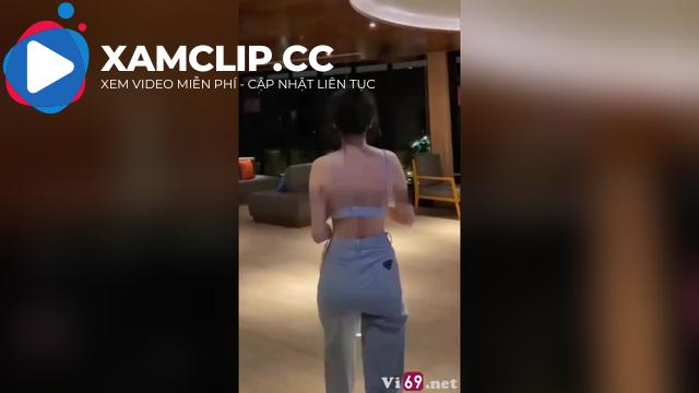 Cuối tuần đưa em đi quẩy từ bar về đến khách sạn