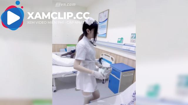 Em y tá chữa bệnh đặc biệt
