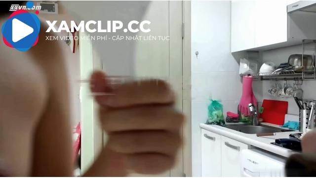 Đang nấu ăn thì lôi ra đ