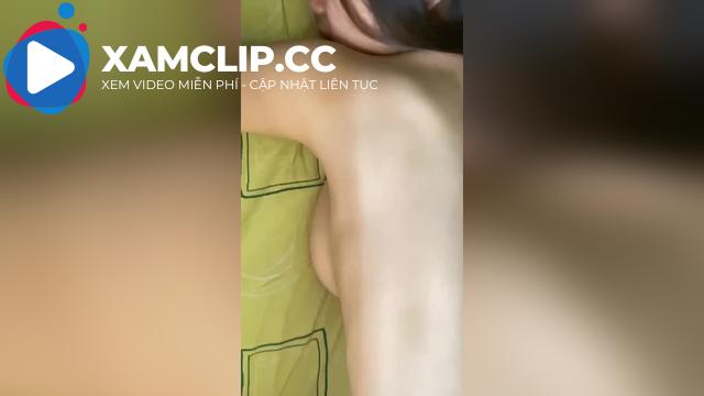 Nghe bé Trần Hà Linh bảo rút ra cạ hột le cho em đi, anh em có muốn cạ không nhỉ?