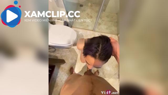 Em mới quỳ gối bú cu 1 lúc mà anh bắn tinh như bắn pháo hoa