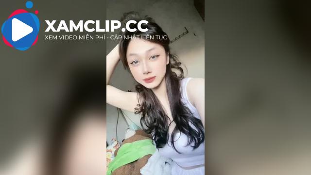 Bao nhiêu hotgirl nổi lại chìm, chỉ Trần Hà Linh là vẫn mãi đỉnh!