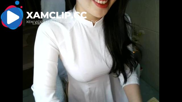 Từ thời học sinh mặc áo dài trắng em đã có tướng ngành rồi