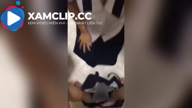 Cậu mợ vắng nhà là 2 cháu đè nhau ra làm chuyện người lớn ngay