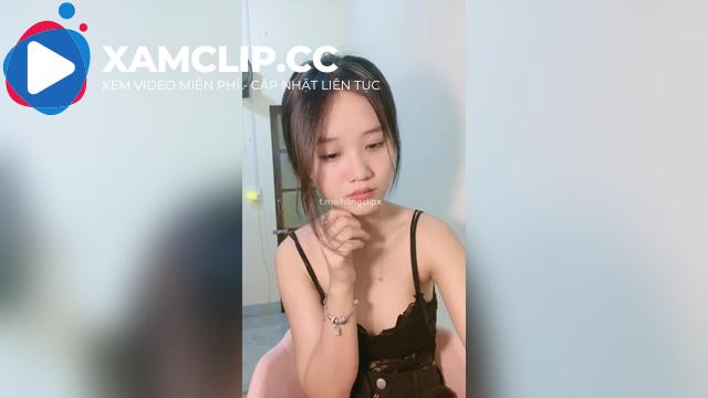 Trà My vạch áo show full 2 đầu ti hồng để trả kèo hôm qua