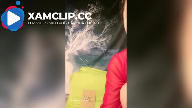 Bé Quỳnh múp rụp xem phim heo rồi móc bắn nước