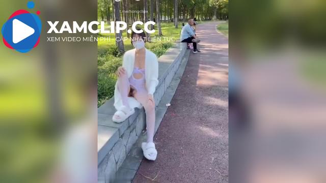 Giờ ra đường cứ 1m vuông là lại có em hàng đú trend phô dâm