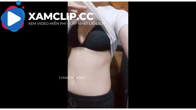 Bố nào mua vòng cổ cho con gái mà bắt phải quay clip dạng này