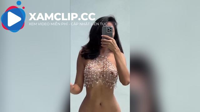 Public clip con đĩ đào mỏ flex bộ đồ đá quý em tặng để đòi iPhone 16
