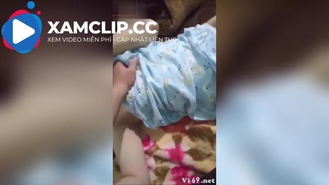 Sinh viên sống thử những ngày tháng ngập trong vú với bướm