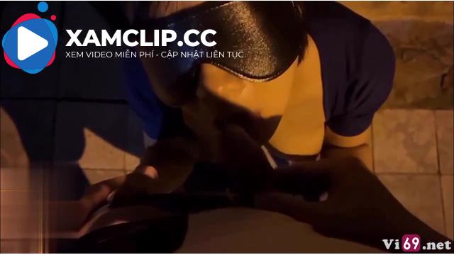 Em thích cảm giác độc lạ anh đưa ra giữa phố Hà Nội chơi threesome với bạn