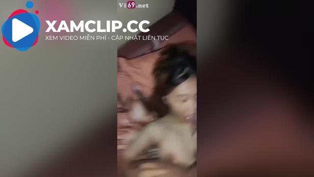 Em đang mút mà anh cứ hỏi hỏi
