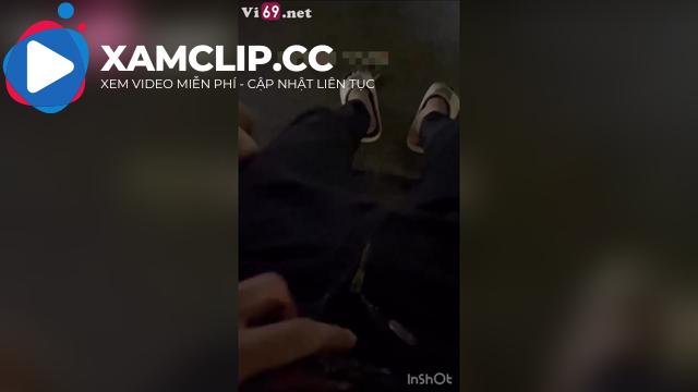 Hai em genz chơi bạo bú cu public ngoài công viên