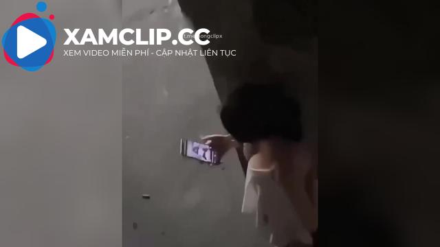 Tất cả chú ý tọa độ của siêu phẩm là dưới ban công nhà ta