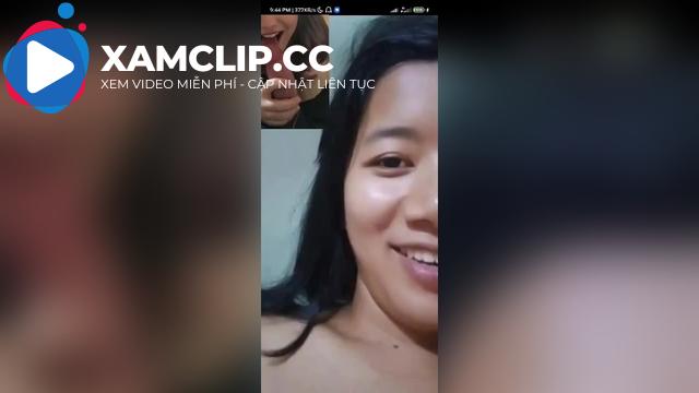Bạn thân có khác, đang bú cu bạn trai cũng phải gọi khoe nhau, cơ mà anh zai có con cặc bự thiệt