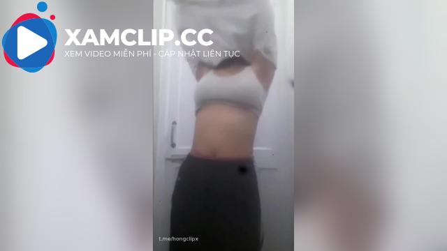 Vừa đi học về là cởi đồ quay clip hot gửi cho trai