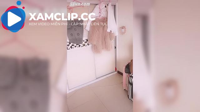 Em gái trắng bóc livestream trò chuyện P2