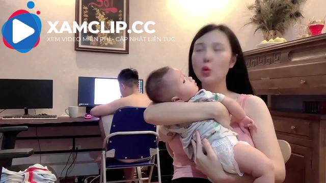 Single Mom Nhungxinh8899 khoả thân cho bé bú, trắng zl
