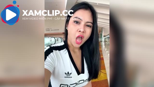 Hà My livestream lột sạch đồ ở TTTM