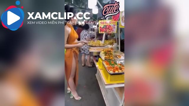 Lộ Clip huongthao92 tụt silip hớ hênh rong chơi trên phố