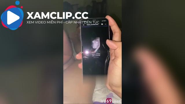 Anh ghen khi vừa chịch em vừa xem lại clip sex của em với người yêu cũ
