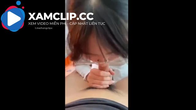 Em học sinh ngoan áo dài trắng mút xúc xích, chổng mông cho zai doggy