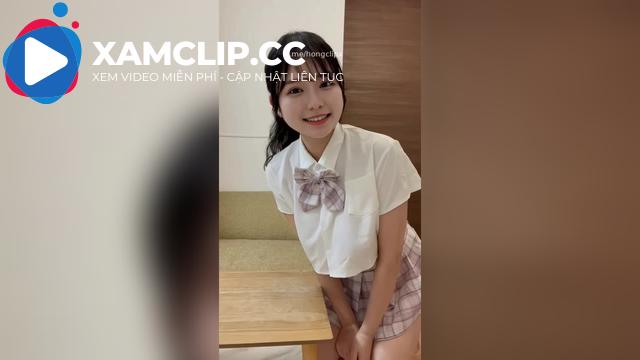 Học sinh cute vếu xinh cà bướm non xuống bàn siêu nứng, cực kích thích