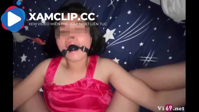 Khi chị gái thích mạnh bạo bắt em phi công trẻ làm thú nhún