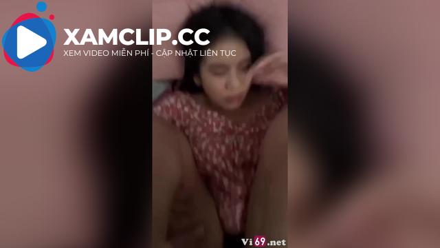 Đang ngủ kéo em dậy chịch còn bắt em nhận mình dâm nữa