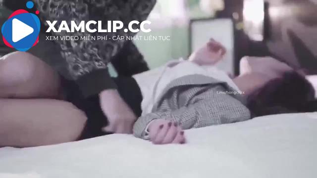 Cô gái Thái say rượu bị đồng nghiệp đưa vào khách sạn để hấp diêm