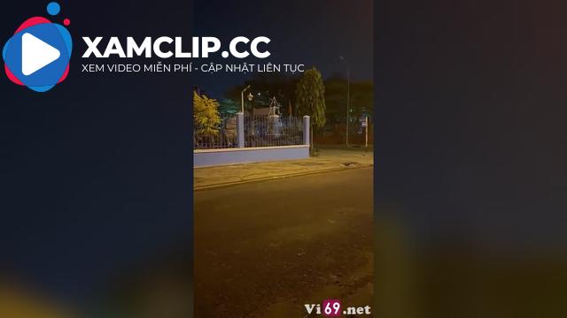 Đang đi dạo thì bị nữ tu gạ chơi public trước cổng nhà