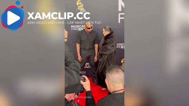 Vợ chồng Kanye West khoe ảnh khỏa thân cực bạo tại lễ trao giải Grammy