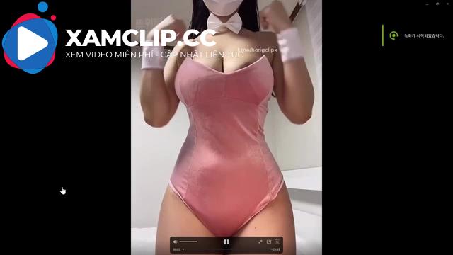 Clip giải trí của Idol MidAprilz với cu giả
