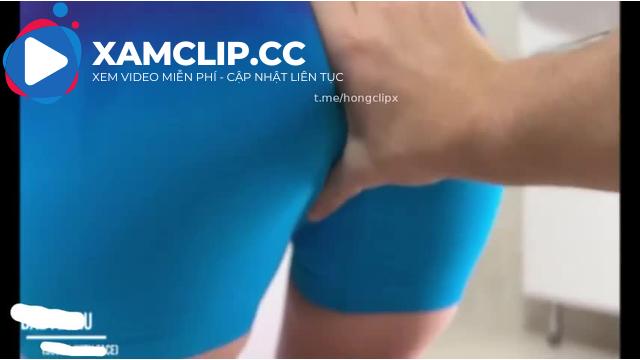 Bạn gái kẹt máy giặt được anh trai giúp đỡ nhiệt tình