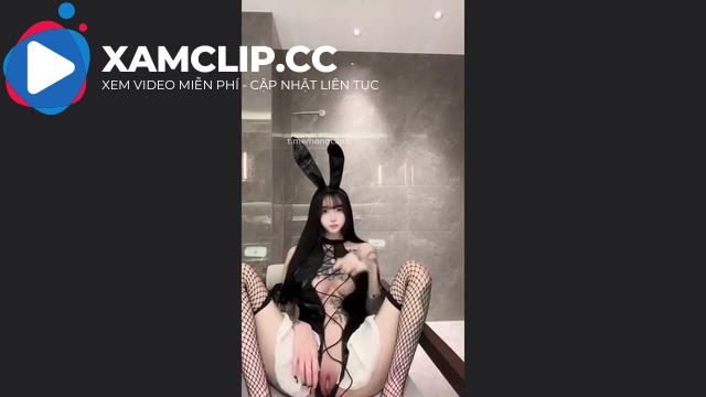 Em gái xăm trổ Cosplay thỏ xinh vếu khủng, bướm đẹp