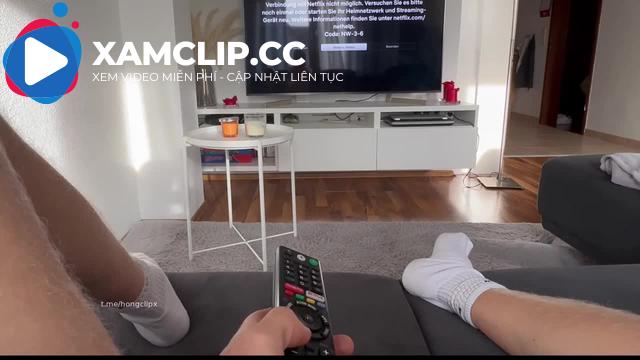 Em gái đi học về liền bị anh trai kéo xuống đụ trên ghế sofa