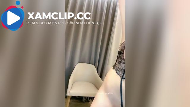 Em chân dài Trung Quốc cưỡi ngựa trong bồn tắm cùng đại gia