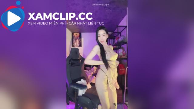 Em idol ngoan xinh yêu chỉ nhảy sexy không show hàng
