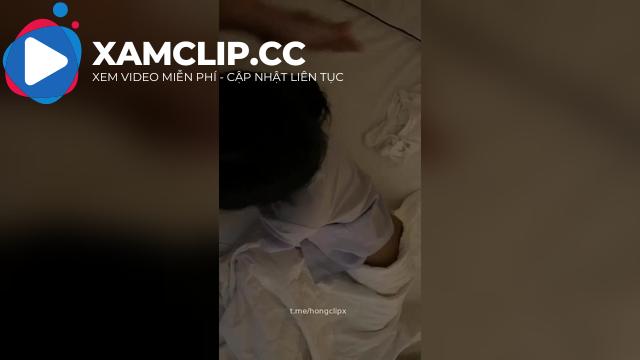 Bạn học kiểu gì mà tối ngày ôn bài trong nhà nghỉ