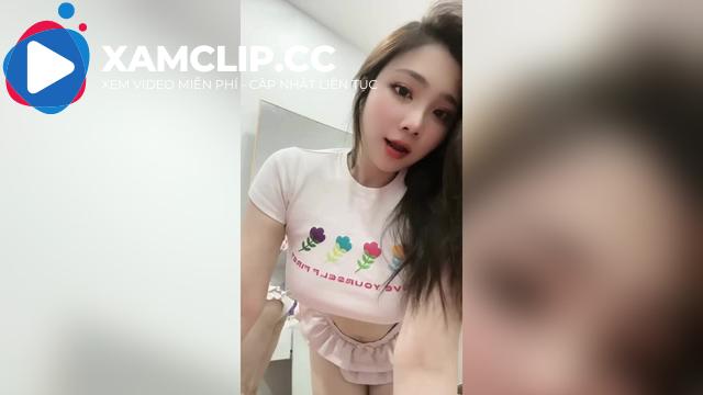 Tạ Thanh Nhi idol Tiktok giờ chuyển qua live bán quạt