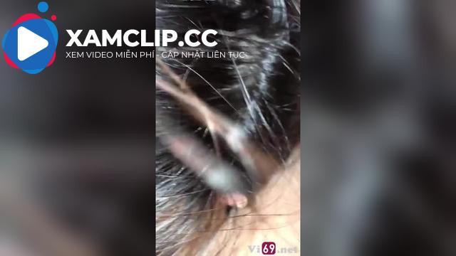 Bé nữ sinh đã trốn trong chăn bú cu rồi anh còn kéo ra quay phim