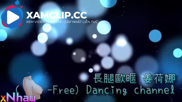 Mặc hở hang lên live stream cho người xem nứng cặc