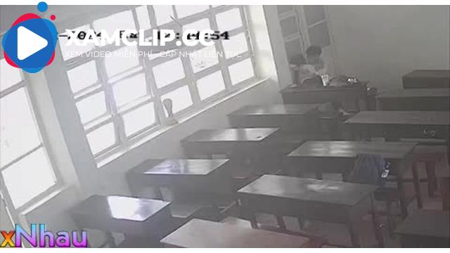Quay lén 2 em học sinh chịch nhau trong lớp
