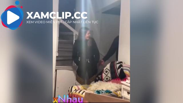 Em gái sướng cười toe toét vì đc em trai chạm vào điểm G