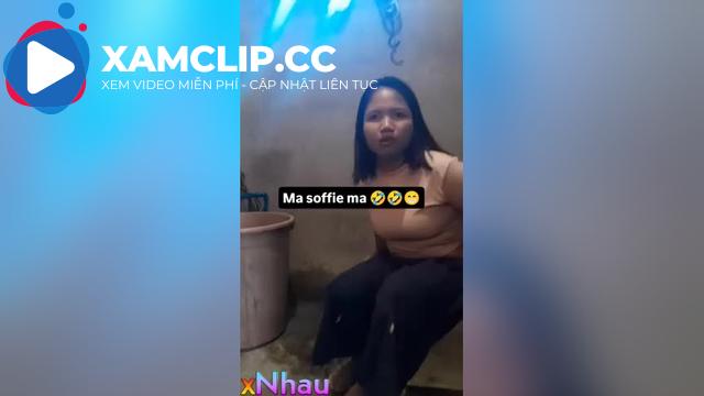 Mẹ đi vệ sinh bị thằng con quay phim